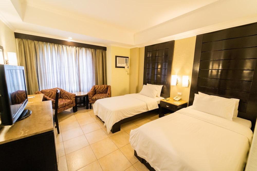 Mo2 Westown Hotel Iloilo Exteriör bild